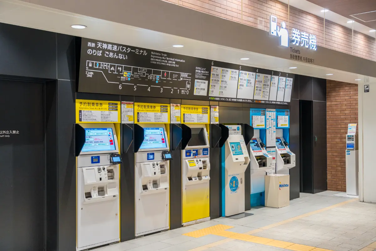 天神高速バスターミナルの発券機